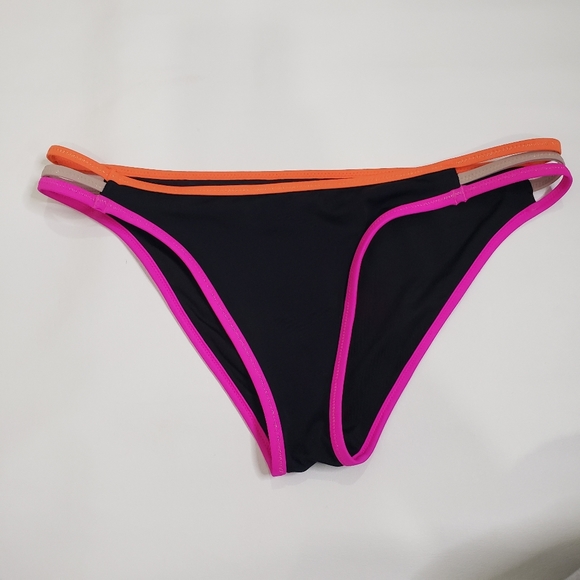 Victoria's Secret The Getaway HalterBikini - Picture 6 of 9